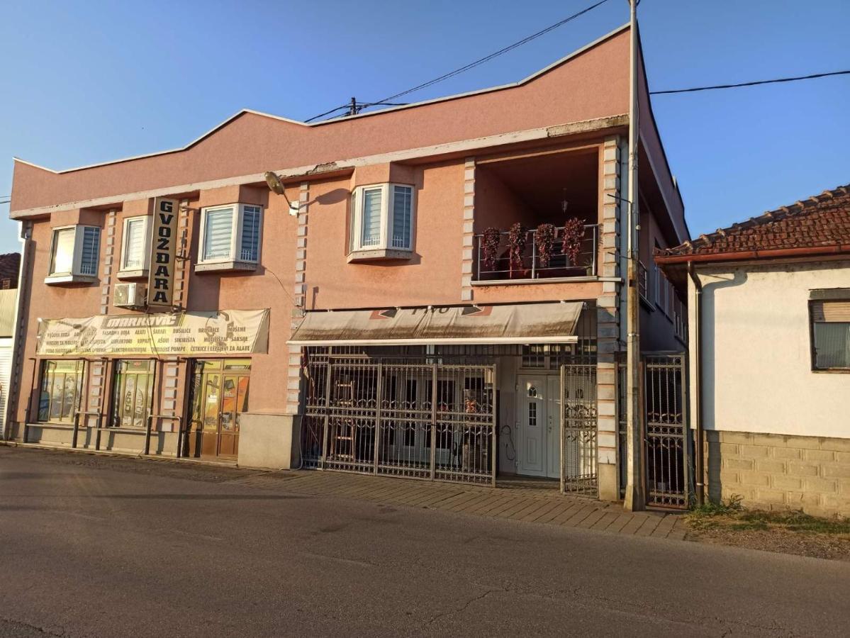 Royal Apartmani Bosanski Samac Exterior foto