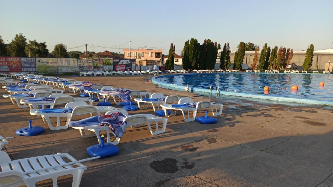 Royal Apartmani Bosanski Samac Exterior foto
